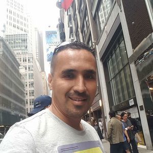 Meet your Posher, Cesar augusto